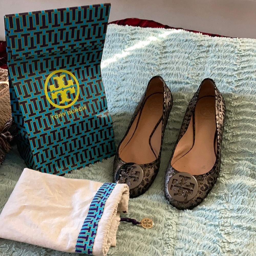 Pre-loved Tory Burch Leopard Flats